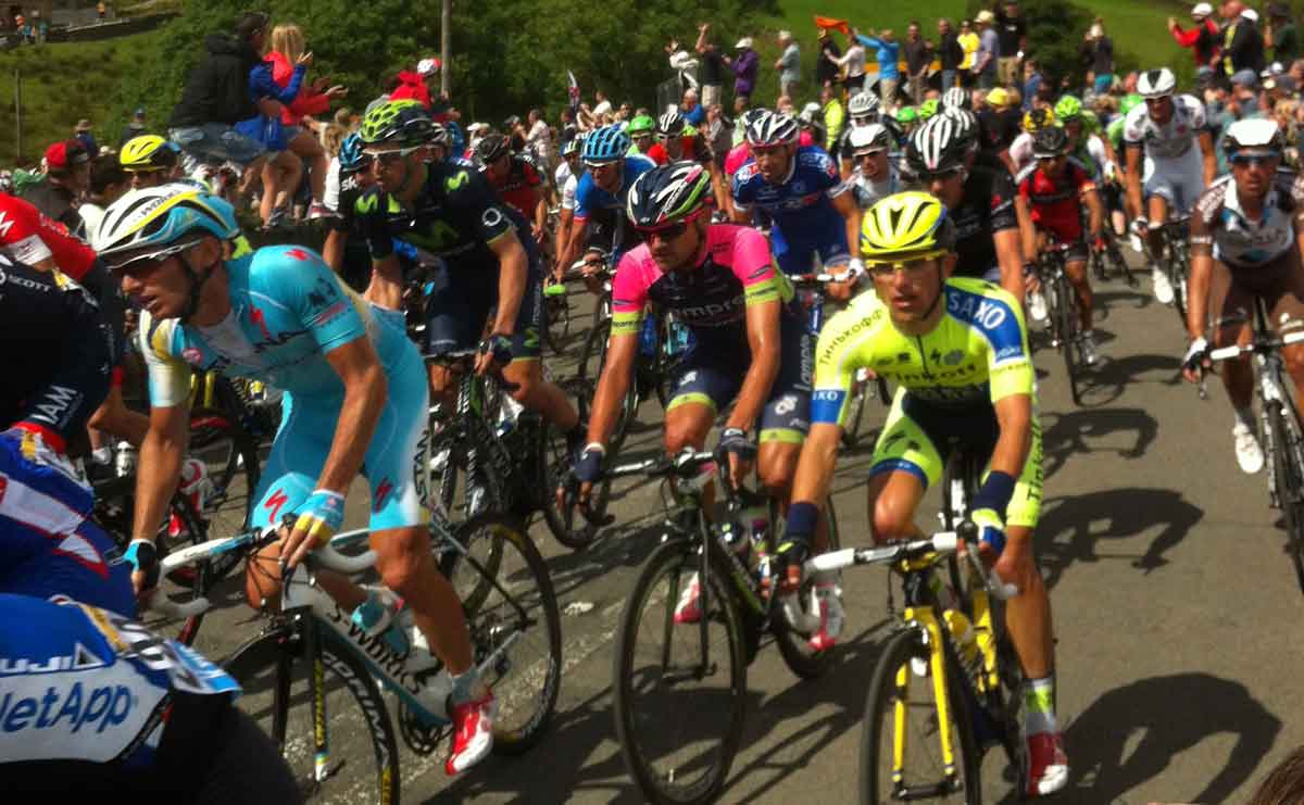 Riders in the Tour de France scaling Holme Moss